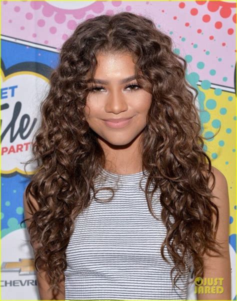 Zendayas Curly Hair Inspo So You Can Rock It Like Her Too