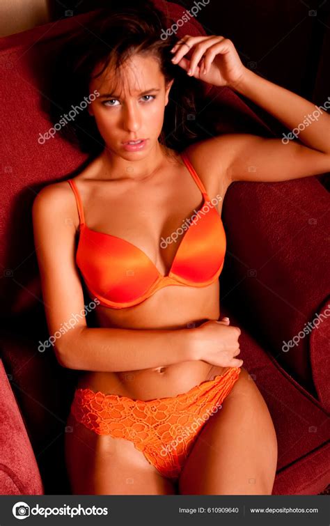 sexy junge frau dessous stockfotografie lizenzfreie fotos © maxfx 610909640 depositphotos