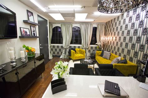 Kris jenner goes all out for the holidays! Design Star season 7: Kardashian office makeover