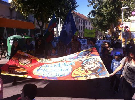 Organizándonos para la vida que vendrá 21 de junio #diadelospueblosoriginarios #hominiadiversa en el chile #racista urge un estado #plurinacional que reconozca a los pueblos. FOTOS Marcha Plurinacional por la Defensa del Agua y los ...