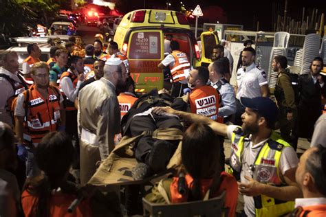 Israeli Paramedics 2 Dead 150 Injured In Synagogue Bleacher Collapse