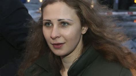 Pussy Riot Member Maria Alyokhina Freed In Russia Bbc News
