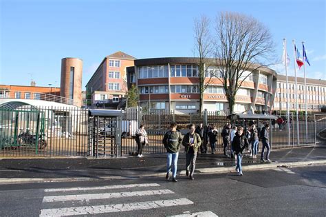 Perthes disease does not have a strong genetic. Abbeville. La sécurité renforcée au lycée B. de Perthes ...