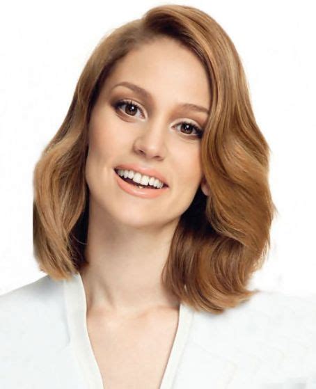 Güzel oyuncu farah zeynep abdullah kimdir, ayrıca eşi, çocukları ve diğer kişisel bilgileri olan yaşı ve boyu gibi ayrıntılar bulunuyor. Farah Zeynep Abdullah - Actor - CineMagia.ro