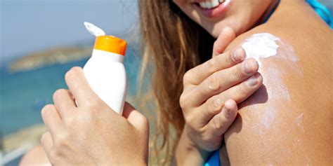 Sunscreen Benefits Reasons You Should Always Wear It Huffpost