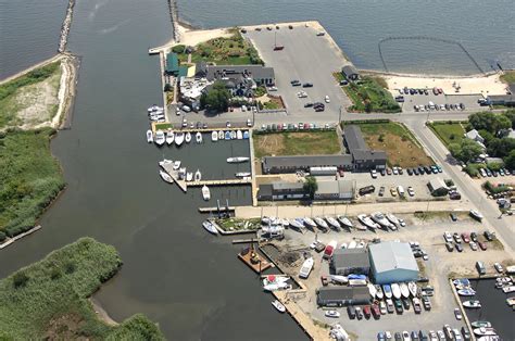 Lands End Shipyard In Sayville Ny United States Marina Reviews