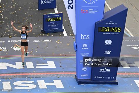 Emma Bates Runs During The 2022 Tcs New York City Marathon On News Photo Getty Images