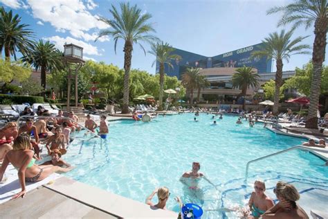 Mgm Hotel Vegas Pool A Guide To The Best Vegas Pools
