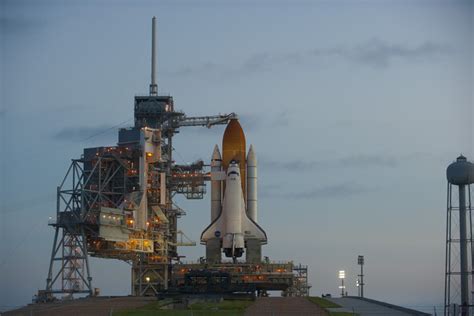 Space In Images 2009 08 Space Shuttle Discovery On