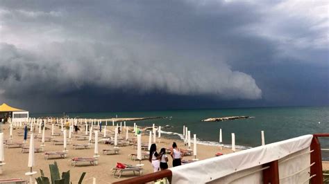 Tromba aria oggi a san pietro in casale. Tromba d'aria a Marina di Lesina il 24 luglio 2020