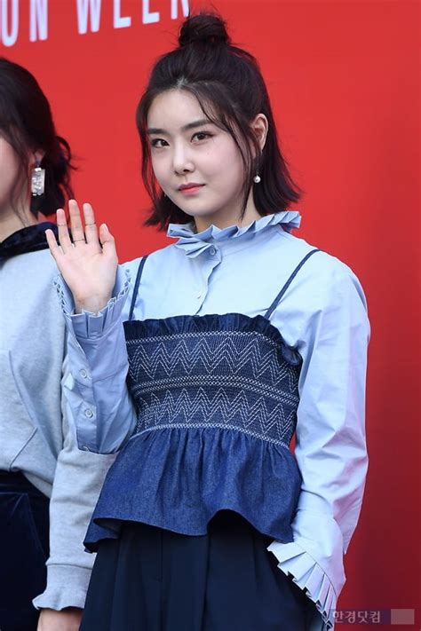 210106 브레이브걸스 유나 인스타 라이브 방송. 포토 브레이브걸스 유나 시크한 눈빛 | 한경닷컴