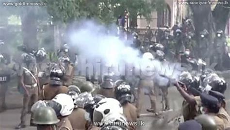 Police Fire Tear Gas Use Water Cannons To Disperse Iubf Protest Hiru