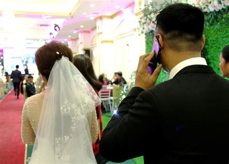 Casamento com noivo de aluguel salva honra de mães solteiras no Vietnã