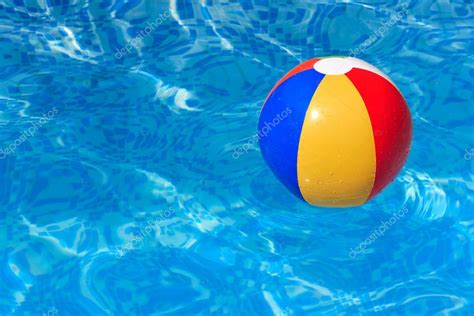 A Colorful Beach Ball Floating In A Swimming Pool — Stock Photo