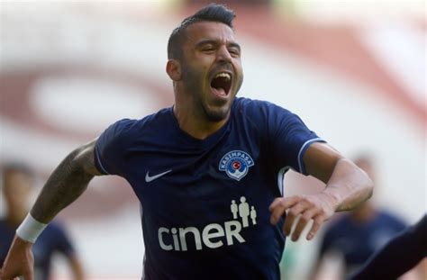 Galatasaray, göztepe'den ayrılan alpaslan öztürk ve kasımpaşa'yla yollarını ayıran aytaç kara'yı kadrosuna kattığını resmen açıkladı. Aytaç Kara ile büyük oranda anlaşma - Futbol