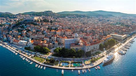 Šibenik je sinoć zamislio život u ritmu jure stublića. AP-DIR-SIBENIK-04-ShuttS - Amadria Park | Hrvatski