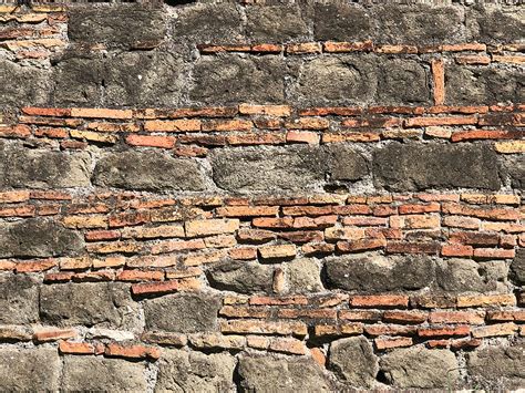The Abstract Textures of the Aurelian Walls. Photographs by Giampiero Sanguigni (2019) - SOCKS