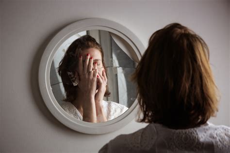 Eisoptrofobia O Medo De Se Ver Refletido Em Um Espelho