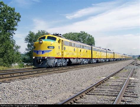 Railpicturesnet Photo Up 951 Union Pacific Emd E9a At Omaha