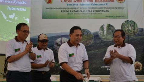 Menhut Produksi Hutan Tanaman Capai 30 Juta Kubik Universitas Gadjah
