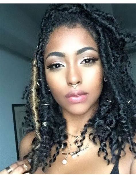 No clue on how to weave hair? Here's How You Can Install Super Long Goddess Faux Locs On ...