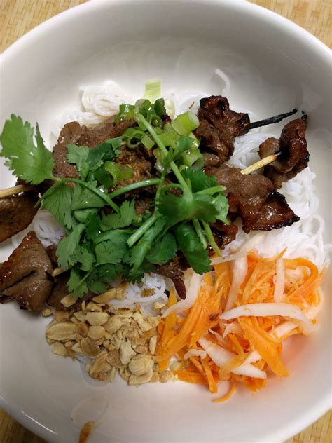Most of the fat in your diet should come from unsaturated fats such as olive oil, canola oil and avocados. Grilled beef with rice vermicelli noodles. | Healthy beef ...