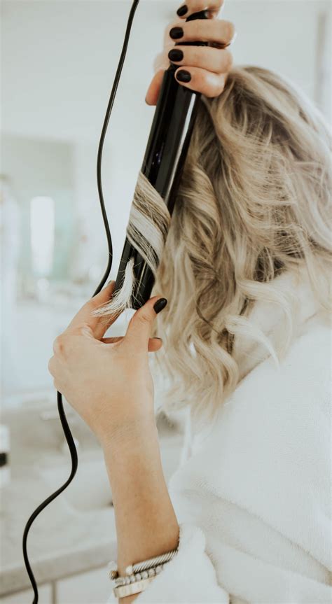 Wrap your hair as if you were using a curling tong (don't close the straightener completely). How To Curl Your Hair With A Straightener - Two Peas in a ...