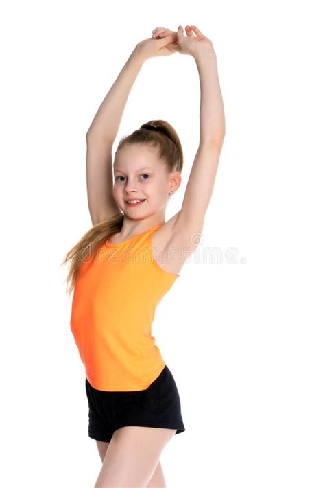 Девочка подросток приниманнсяый за фитнес Стоковое Фото изображение насчитывающей кавказско