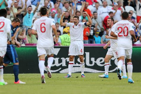 Letar du efter flyg från polen till sverige? Hodgson kan vila Gerrard och Parker mot Sverige