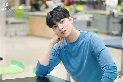 In december 2020, cha began starring as the male lead in the tvn drama ''true beauty'' , based on the webtoon of the same name. Cha Eun Woo Kecelakaan di Drakor True Beauty Episode 10 ...
