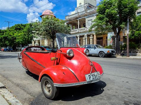The Hopeful Traveller A Rainbow Of Cuban Cars
