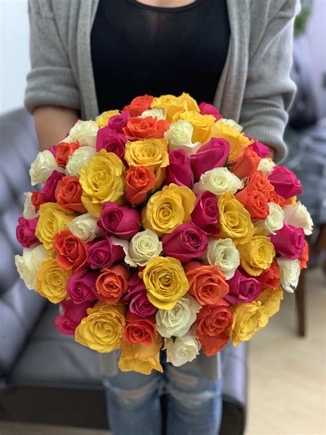 100 Mixed Roses Bouquet By Luxury Flowers Miami
