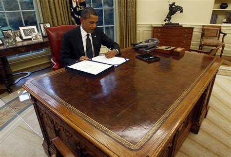 White House Oval Office Desk White House Oval Office Is Redecorated The New York Times The