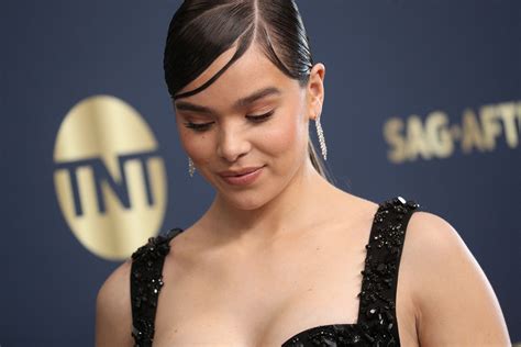 Feb 27 28th Screen Actors Guild Awards Arrivals 093 I Heart Hailee Photo Gallery
