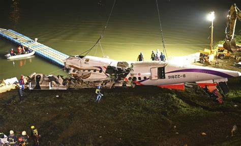 Death Toll Rises To 31 In Taiwan Plane Crash 12 Missing