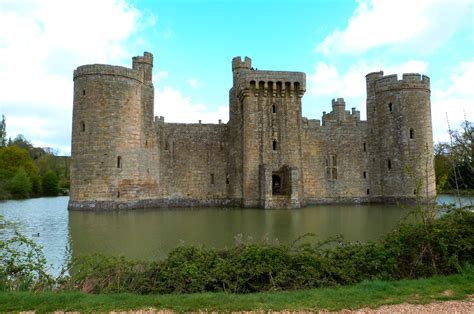 Love and Happiness: Bodiam Medieval Castle