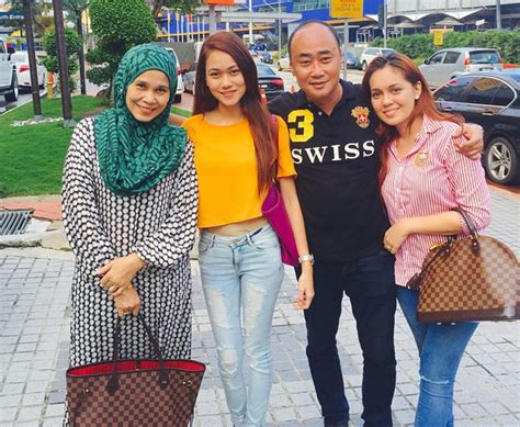 Beliau meraih kemasyhuran setelah dinobatkan sebagai juara dewi remaja 2014/2015. 8 Fakta Menarik Tentang Juara Dewi Remaja 2015, Raysha ...