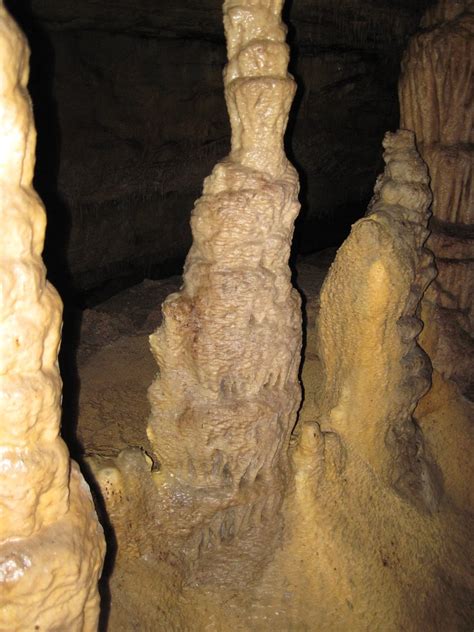 Travertine Flowstone Covered Stalagmite In Great Onyx Cave Flickr