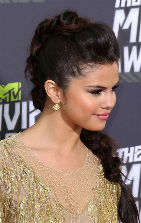 Hair How-To: Selena Gomez' Dramatic Braid at the 2013 MTV Movie Awards - Beautygeeks