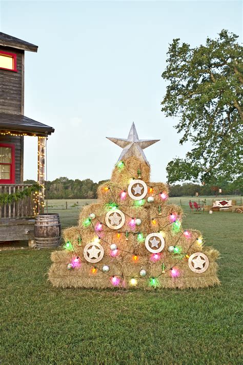 34 Outdoor Christmas Decorations Ideas For Outside Christmas Porch Decor