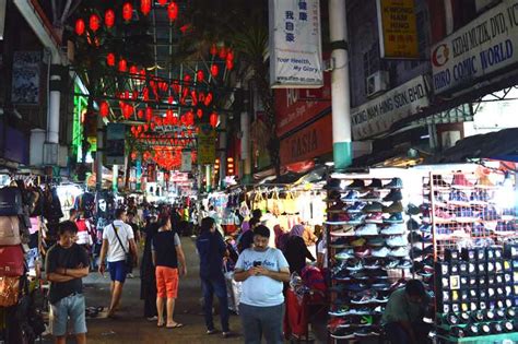 You'll find over 500 stalls selling mainly clothing, household goods and food. Night Market in Chinatown - Kuala Lumpur - TravelFoodDrink.com