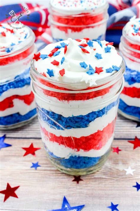 The Best 4th Of July Cake Desserts Are Made In Mason Jars