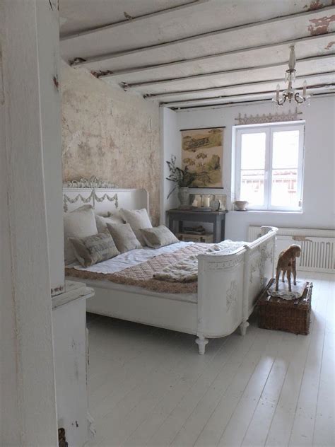Place the clover on the bedside table, living room, or in the office to complete your aesthetic. princessgreeneye: The bedroom in the dim light ...