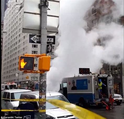 Manhattan Steam Pipe Explosion Video Shows Plumes Of Smoke Nine Stories High Daily Mail Online