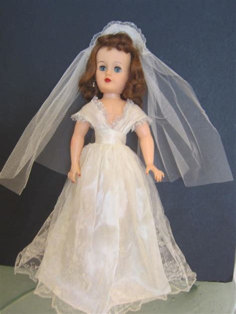 Bridal Vintage 1950s Elegant Silver Lace Gown Veil Fits Revlon 22