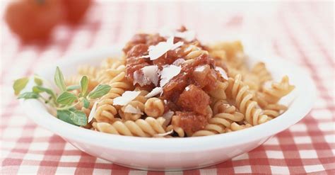 Spiral Pasta With Tomato Sauce Recipe Eat Smarter USA
