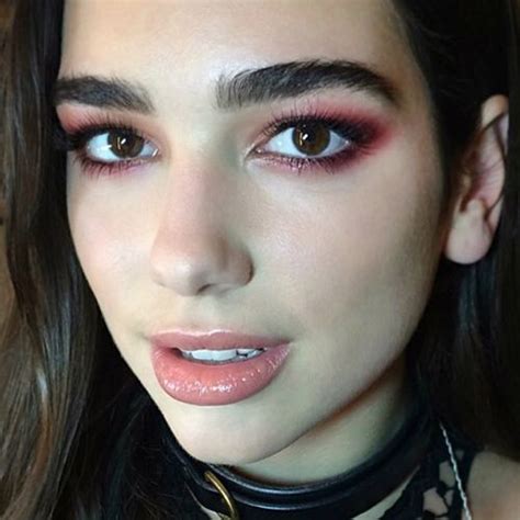 Dua lipa's makeup photos & products | steal her style. Dua Lipa's Makeup Photos & Products | Steal Her Style ...