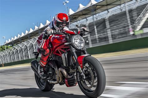 Ducati wanted me to ride the new monster 1200 r so bad that they put me on no out of everything ducati has announced so far this year, the monster 1200 r is probably the most. 2016 Ducati Monster 1200 R Mega Gallery - Asphalt & Rubber