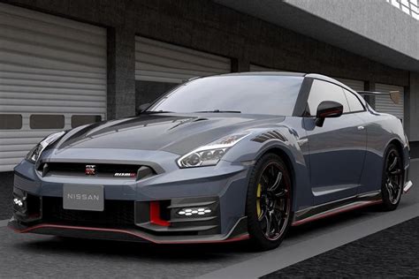 Nissan Updates R35 Gt R With Facelift New Technologies