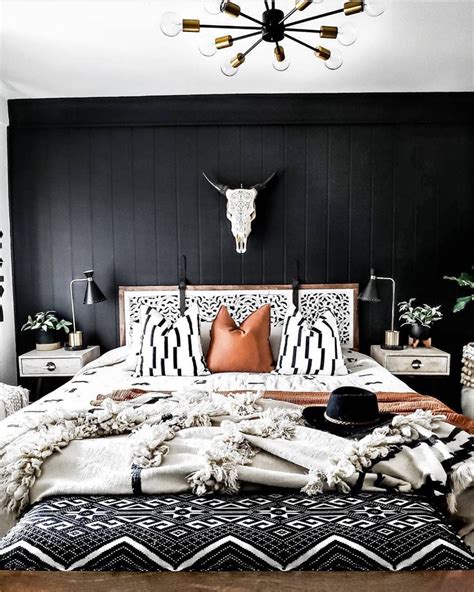 10 Black Wall Bedroom Ideas